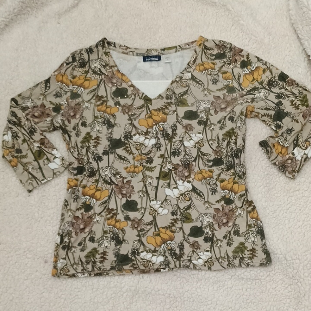 Basic Edition Floral V-Neck Top Size Medium